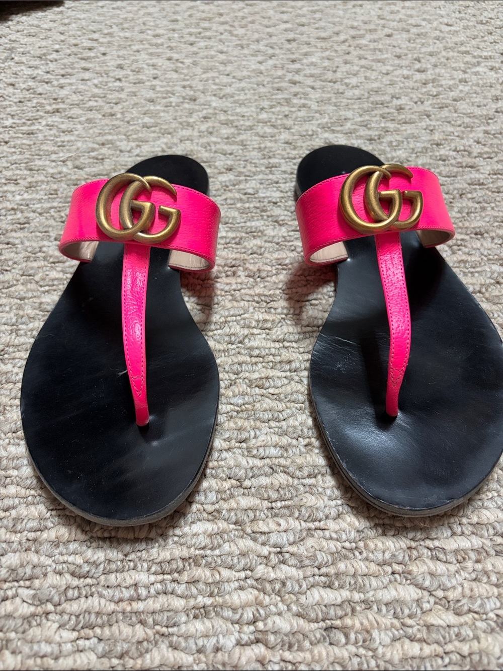 Gucci Pink Leather GG Thong Sandals with Gold Hardware